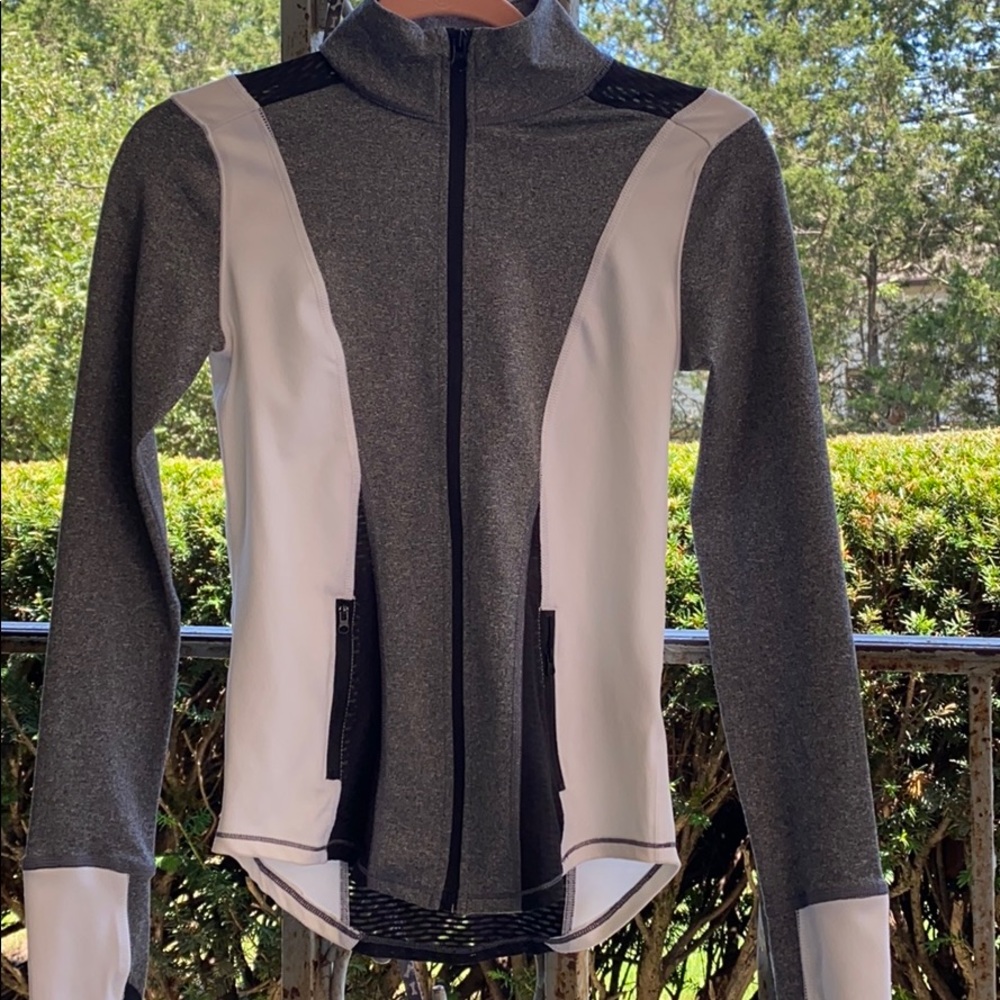 Perfect zip up size XS